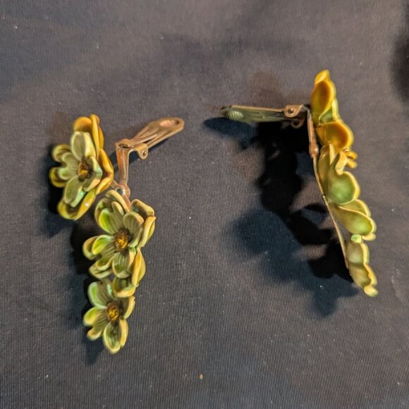 Vintage Yellow Floral Clip-On Earrings Enamel Dogwood Flower Design Retro Costum - Picture 6 of 8